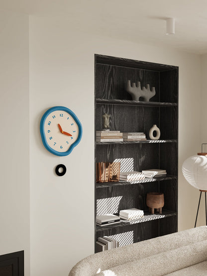 Minimalist dial pendulum clock