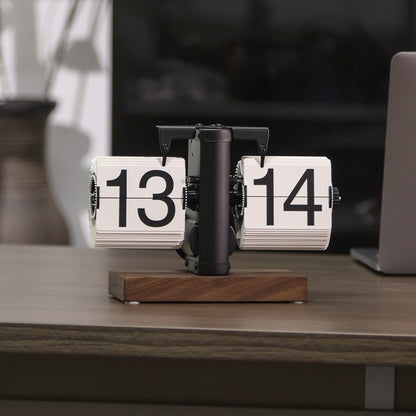 Automatic Flip Page Clock Retro Design