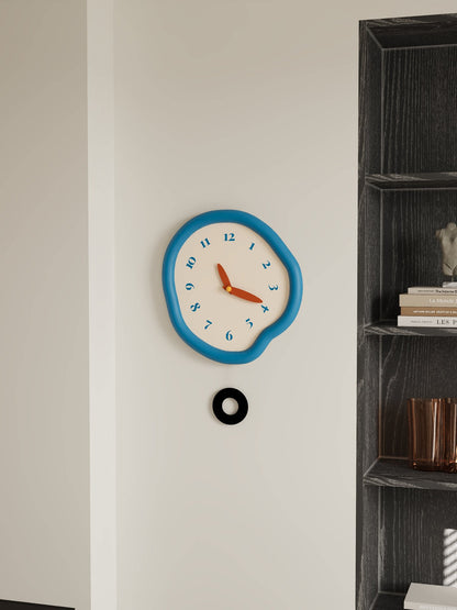 Minimalist dial pendulum clock