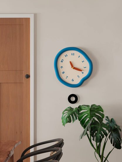 Minimalist dial pendulum clock